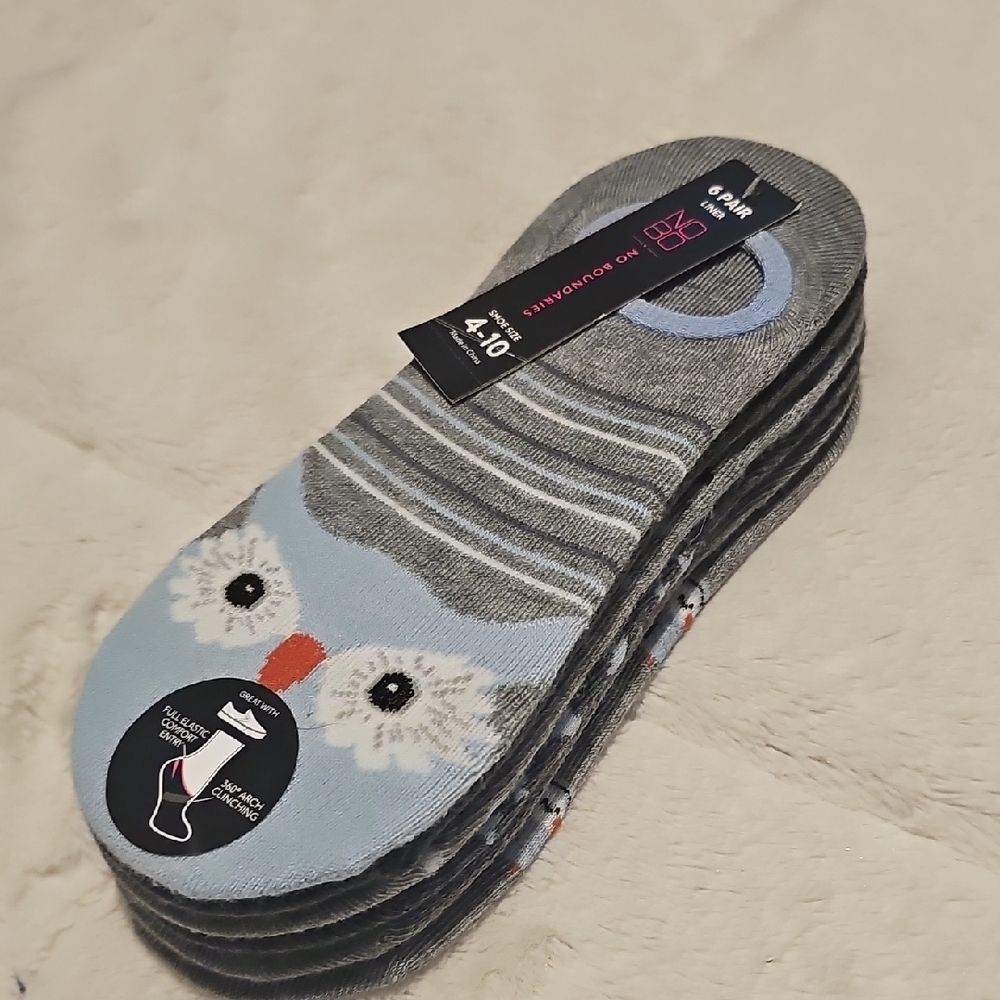 NWT No Boundaries Gray and Blue Liner Socks